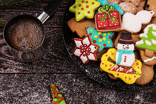 포토 JPG 해외이미지 크리스마스 눈사람 실내 사람없음 선물상자 쿠키 에스프레소 슈가파우더 진저쿠키 나무배경 해외포토 기념일 커피 백그라운드 디저트 선물 내부 상자 파일형식 이미지허브