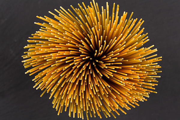 포토 JPG 해외이미지 문화 음식 백그라운드 채소 오렌지 재료 파프리카 건조 파스타 스파게티 종류 육류 3 요리 사람없음 가로 빨간색 세로 초록색 노란색 우주 식사 어둠 페인트 이탈리아 당근 흰색 다발 먹기 가득함 향신료 오브젝트 질감 날것 시금치 흙더미 내추럴 마카로니 채식주의자 핸드메이드 해외포토 유럽 컬러 과일 식재료 모션 뿌리채소 서양음식 흙 채식 파스타면 향미료 파일형식 더미 이미지허브