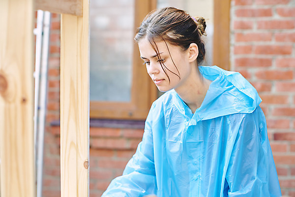 포토 JPG 해외이미지 여자 한명 들기 상반신 성인 목재 옆모습 페인트붓 목공예 목재가구 셀프 성인여자한명만 내려보기 셀프인테리어 해외포토 나무 1 뷰포인트 가구 재료 모션 사람 인테리어 붓 공예 여자한명만 성인여자만 파일형식 이미지허브