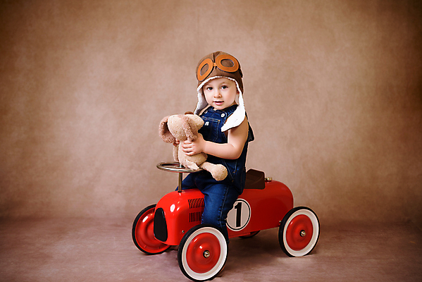 포토 JPG 해외이미지 백인 1 행복 어린이 스포츠 여행 백그라운드 컨셉 크리스마스 겨울 가방 자동차 성공 선물 한명 미소 사람 소년 빨간색 장난감 우주 꿈 운전 자유 수확 게임 아기 운전사 파일럿 연도 속도 복고 자루 팩 혁명 승자 특별함 해외포토 레이스천 서양인 직업 잡화 계절 기념일 남자 감정 육상교통 컬러 농업 모션 놀이 표정 화장품 직물 파일형식 이미지허브