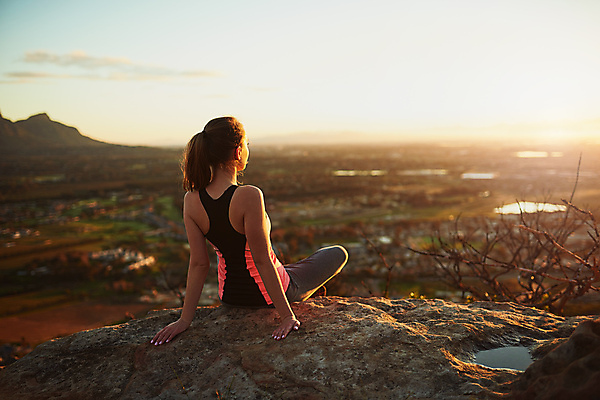 포토 JPG 해외이미지 주간 응시 여자 자연 아침 한명 앉기 상반신 성인 야외 뒷모습 운동 성인여자한명만 해외포토 자연요소 1 시선 뷰포인트 모션 건강 사람 생태계 여자한명만 성인여자만 파일형식 이미지허브