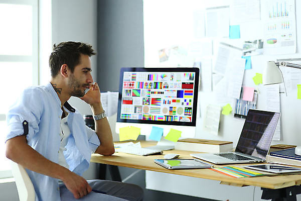 포토 JPG 해외이미지 직업 디자인 응시 남자 안경 백그라운드 인터넷 비즈니스 한명 사람 앉기 내부 그래픽 노트북 스마트폰 컴퓨터 사무실 유행 카메라 비즈니스맨 비즈니스우먼 기자 신문 잡지 작음 사진사 스마트 그림 경영자 부름 온라인 주인 이슈 표제 해외포토 1 시선 잡화 여자 컨셉 모션 간행물 전자제품 핸드폰 스마트기기 직장인 뉴스 크기 작가 리더 파일형식 이미지허브