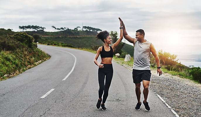 포토 JPG 해외이미지 주간 전신 커플 응시 여자 남자 거리 함께함 건강 서기 20대 성인 야외 두명 앞모습 달리기 운동 마주보기 하이파이브 성인만 해외포토 자연요소 시선 뷰포인트 컨셉 관계 모션 사람 손짓 청년 파일형식 이미지허브