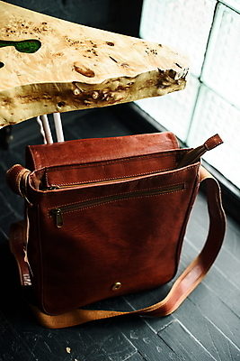 포토 JPG 해외이미지 직업 손 디자인 남자 유럽 여행 백그라운드 서류가방 가방 오렌지 비즈니스 배낭 서기 사람없음 사무실 노란색 유행 여행가방 핸드백 짐 도시 업무 비즈니스맨 화려 지갑 고급 우아함 주머니 가죽 오브젝트 수납 경영 스트랩 스타일 해외포토 잡화 나라 컬러 컨셉 과일 모션 사람 신체부위 작업 직장인 파일형식 이미지허브