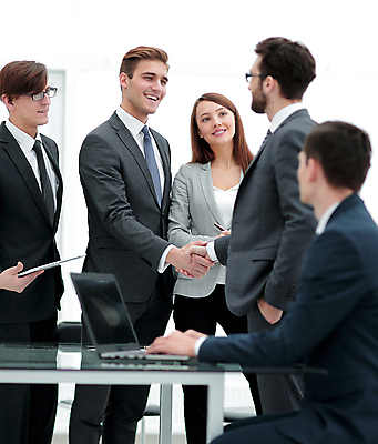 포토 JPG 해외이미지 여자 남자 비즈니스 협력 악수 실내 협상 앉기 여러명 상반신 성인 앞모습 옆모습 비즈니스맨 비즈니스우먼 주머니손 성인만 해외포토 뷰포인트 다수 모션 사람 손짓 내부 직장인 파일형식 이미지허브