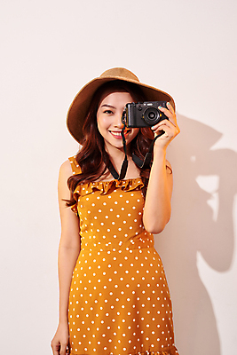 포토 JPG 해외이미지 여자 여행 실내 한명 미소 동양인 성인 여행객 캐리어 즐거움 흰배경 여행용품 여행준비 성인여자한명만 해외포토 1 감정 백그라운드 표정 사람 인종 내부 여행가방 흰색 오브젝트 준비 여자한명만 성인여자만 파일형식 이미지허브