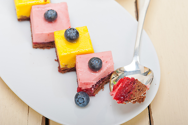 포토 JPG 해외이미지 접시 디저트 사람없음 숟가락 달콤 블루베리 무스케이크 해외포토 식기 음식 과일 수저 케이크 맛 파일형식 이미지허브