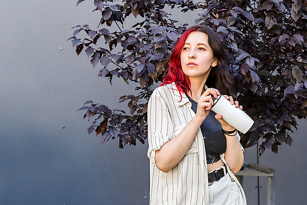 포토 JPG 해외이미지 라이프스타일 손 여자 커피 음료 여행 아침 거리 한명 사람 성인 야외 컵 가로 환경 재활용 머그컵 뚜껑 흰색 잡기 도시 뜨거움 생태계 유지 단절 스테인레스 텀블러 힙스터 카피스페이스 해외포토 주간 1 식기 패션 컬러 모션 생활 신체부위 공백 친환경 파일형식 이미지허브