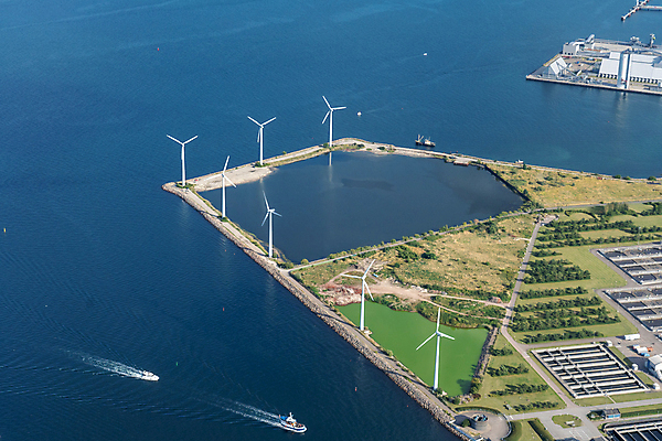 포토 JPG 해외이미지 식물 공원 선 바다 자연 하늘 바람 안테나 덴마크 풍경 사람없음 초록색 물 파란색 농장 환경 힘 재활용 풍차 발전기 에너지 도시 칼날 스칸디나비아 코펜하겐 해외포토 자연요소 공공시설 컬러 농업 통신 날씨 북유럽 발전소 친환경 생태계 파일형식 이미지허브