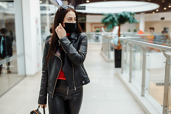 포토 JPG 해외이미지 여자 얼굴 가족 건강 가면 한명 안전 사람 동양인 성인 야외 쇼핑 약 여행객 환경 상점 고통 도시 오염 바이러스 보호 질병 쇼핑몰 예방 감염 에스컬레이터 알레르기 인플루엔자 전염병 증상 해외포토 1 감정 컨셉 의학 관계 인종 신체부위 파일형식 이미지허브