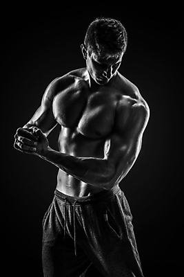 포토 JPG 해외이미지 남자 검은배경 근육 흑백 한명 상반신 성인 앞모습 보디빌더 근육질 성인남자한명만 내려보기 해외포토 1 뷰포인트 백그라운드 모션 촬영기법 사람 검은색 보디빌딩 몸매 남자한명만 성인남자만 파일형식 이미지허브