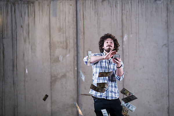 포토 JPG 해외이미지 남자 지폐 날리기 한명 상반신 성인 앞모습 던지기 성인남자한명만 플렉스 해외포토 1 뷰포인트 돈 모션 사람 신조어 남자한명만 성인남자만 파일형식 이미지허브