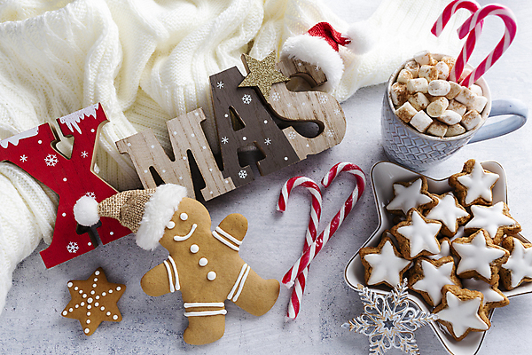 포토 JPG 해외이미지 영어 크리스마스 크리스마스용품 실내 사람없음 쿠키 흰배경 코코아 지팡이사탕 진저맨 진저쿠키 해외포토 문자 기념일 음료 백그라운드 디저트 사탕 내부 흰색 용품 파일형식 이미지허브