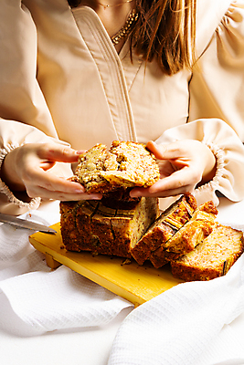 포토 JPG 해외이미지 식기 음식 빵 백그라운드 다이어트 과일 디저트 아이디어 바나나 건강 관리 요리 사람없음 세로 우주 케이크 식사 흰색 달콤 맛 아침식사 낟알 자르기 컵케이크 굽기 유기농 밀가루 레시피 덩어리 무료 핸드메이드 플랫레이 카피스페이스 맛있는 비건음식 해외포토 웰빙 컬러 컨셉 모션 공백 플랫 가루 구이 파일형식 비건 이미지허브