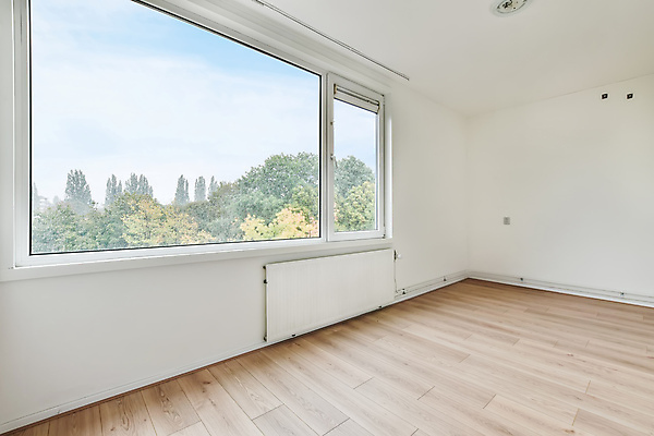 포토 JPG 해외이미지 주간 창문 하늘 실내 사람없음 인테리어 심플 라디에이터 비어있는 해외포토 자연요소 디자인 내부 파일형식 이미지허브