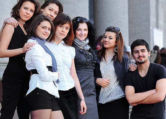 포토 JPG 해외이미지 학생 라이프스타일 응시 여자 교육 남자 행복 포즈 교실 학교 성공 함께함 사람 여러명 10대 친구 스터디 우정 기쁨 흰색 4 그룹 대학교 폴더 긍정 고립 해외포토 시선 감정 컬러 다수 컨셉 관계 청소년 생활 학습 숫자 파일 파일형식 이미지허브