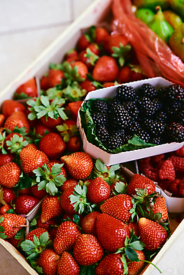 포토 JPG 해외이미지 계절 열매 음식 잎 농업 과일 자연 딸기 디저트 요리 사람없음 목재 상자 정원 식사 수확 신선 닫기 달콤 맛 떨어짐 혼합 자르기 먹기 타일 유기농 산딸기 모음 블랙베리 무화과 내추럴 거짓말 숙성 식용 채식주의자 비건 맛있는 해외포토 나무 식물 웰빙 산업 컨셉 재료 모션 한글 생태계 채식 파일형식 이미지허브