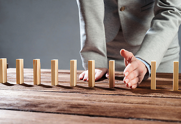 포토 JPG 해외이미지 여자 비즈니스 회색배경 실내 한명 정장 상반신 성인 앞모습 블록 비즈니스우먼 수비 나무탁자 도미노 성인여자한명만 해외포토 1 옷 뷰포인트 백그라운드 모션 탁자 사람 내부 회색 직장인 여자한명만 성인여자만 파일형식 이미지허브