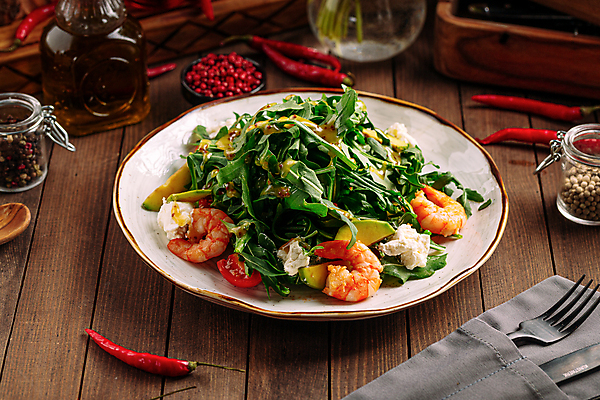 포토 JPG 해외이미지 접시 새우 서양음식 실내 사람없음 샐러드 쉬림프샐러드 나무배경 해외포토 식기 음식 백그라운드 갑각류 내부 파일형식 이미지허브