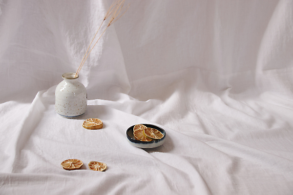 포토 JPG 해외이미지 실내 사람없음 흰색 도자기 건과일 미니멀 해외포토 컬러 과일 건조 내부 파일형식 이미지허브