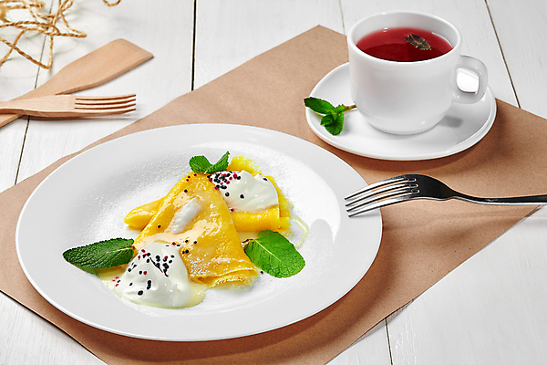 포토 JPG 해외이미지 접시 종이 잎 사람없음 찻잔 나무탁자 나무포크 크레페 과일차 해외포토 식물 식기 포크 탁자 디저트 잔 차_음료 파일형식 이미지허브