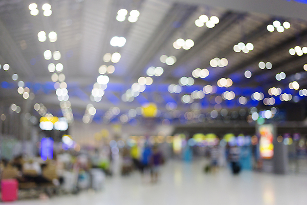 포토 JPG 해외이미지 백인 라이프스타일 남자 여행 가방 사업가 모션 거리 대화 사람 사람없음 야외 가로 걷기 여행가방 짐 도시 복도 당기기 역 공항 경영자 터미널 해외포토 서양인 직업 잡화 교통시설 말하기 생활 리더 파일형식 이미지허브