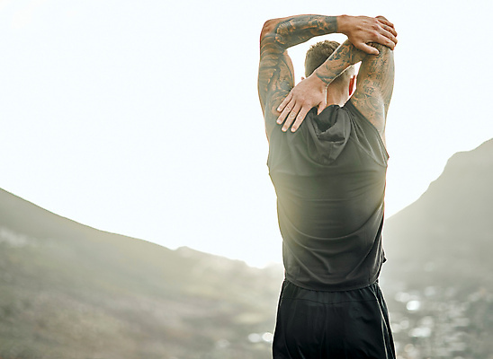 포토 JPG 해외이미지 주간 응시 남자 자연 산 한명 상반신 성인 야외 뒷모습 운동 스트레칭 성인남자한명만 해외포토 자연요소 1 시선 뷰포인트 건강 사람 생태계 남자한명만 성인남자만 파일형식 이미지허브