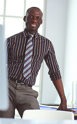 포토 JPG 해외이미지 직업 디자인 남자 행복 안경 돈 비즈니스 주택 직장 실내 한명 미소 사람 성인 컴퓨터 검은색 업무 비즈니스맨 자신감 그리기 작업실 엔지니어 건축가 디자이너 스케치 컨설턴트 청사진 경영 프로젝트 해외포토 1 잡화 감정 컬러 회사 모션 표정 미술 내부 건물 전자제품 작업 직장인 기술자 재산 전문직 상담 파일형식 이미지허브