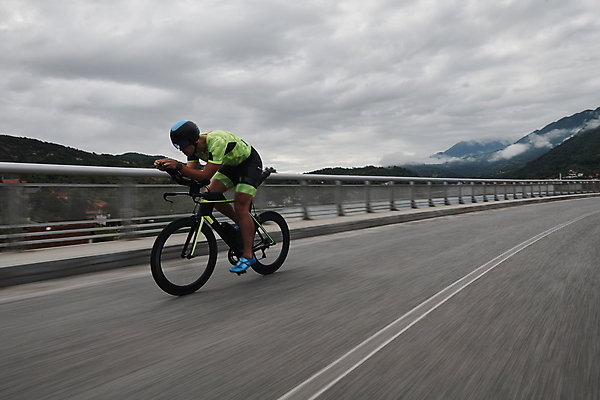포토 JPG 해외이미지 주간 전신 남자 도로 하늘 한명 성인 야외 옆모습 자전거 승차 사이클선수 사이클링 라이딩 패닝샷 성인남자한명만 해외포토 자연요소 1 길 뷰포인트 교통시설 모션 운동선수 촬영기법 사람 바이크 육상스포츠 남자한명만 성인남자만 파일형식 이미지허브