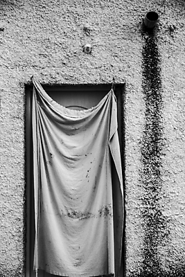 포토 JPG 해외이미지 주간 디자인 외관 벽 백그라운드 패턴 추상 주택 흑백 매달리기 텐트 손잡이 사람없음 목재 장식 빛 문 스크린 줄무늬 손상 수확 흰색 직물 커튼 판넬 스페인 그늘 플라스틱 천 입장 묘사 질감 복고 셔터 시각장애인 알리칸테 엘리먼트 옛날 해외포토 자연요소 나무 유럽 컬러 컨셉 무늬 농업 재료 모션 재질 촬영기법 캠핑도구 건물 장애인 파일형식 이미지허브