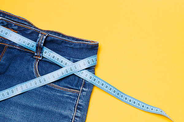 포토 JPG 해외이미지 라이프스타일 옷 리본 백그라운드 컨셉 신체 다이어트 바지 근육 건강 사람없음 파란색 유행 벨트 청바지 닫기 몸무게 주머니 비만 날씬함 허리 측정 치수 칼로리 허리둘레 돌봄 무료 분실 얇은 인치 적자 제어 해외포토 잡화 컬러 모션 하의 생활 신체부위 둘레 몸매 파일형식 이미지허브