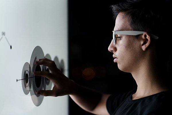 포토 JPG 해외이미지 직업 손 남자 컨셉 인터넷 비즈니스 미래 주택 기술 한명 컴퓨터 디지털 스크린 자료 웹 터치 정보 가리킴 비즈니스맨 네트워크 주식 연결 사이버 스마트 분석 시스템 클릭 온라인 설정 혁명 소프트웨어 인터페이스 자동 홀로그램 가상 가상현실 네트워킹 접근 AI_인공지능 해외포토 1 사람 손짓 건물 신체부위 금융 전자제품 직장인 파일형식 이미지허브