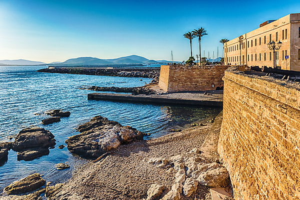 포토 JPG 해외이미지 유럽 벽 바다 섬 여행 휴가 사람없음 물 파란색 항구 이탈리아 도시 성 중세 역사 지중해 타운 옛날 해외포토 자연요소 건축물 나라 컬러 교통시설 파일형식 이미지허브