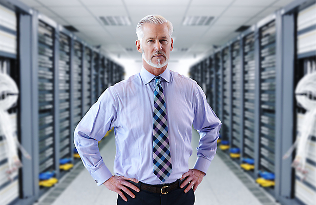 포토 JPG 해외이미지 노년 남자 허리손 실내 관리 한명 상반신 앞모습 자료 비즈니스맨 센터 시스템 서버 서버실 노인남자한명만 해외포토 1 뷰포인트 포즈 비즈니스 사람 성인 내부 직장인 남자한명만 노인남자만 파일형식 이미지허브