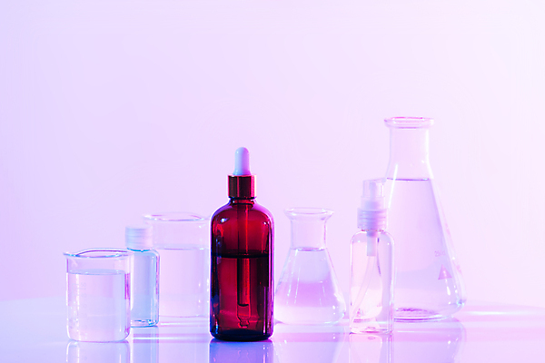 포토 JPG 해외이미지 실내 사람없음 화장품 플라스크 비커 삼각플라스크 보라색배경 앰플 에스테틱 해외포토 백그라운드 실험기구 내부 뷰티 보라색 파일형식 이미지허브