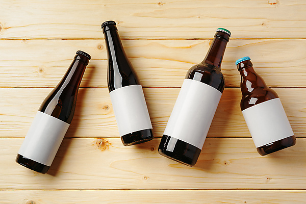 포토 JPG 해외이미지 실내 사람없음 하이앵글 여러개 맥주병 목업 나무배경 해외포토 뷰포인트 다수 백그라운드 술병 맥주 내부 파일형식 이미지허브