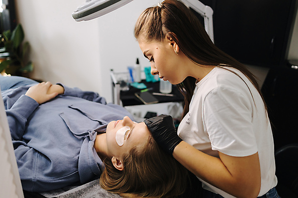 포토 JPG 해외이미지 백인 모델 직업 손 여자 얼굴 파도 백그라운드 가면 사람 성인 두명 치료 뷰티 유행 상점 페인트 화장품 공구 업무 확대 미용사 속눈썹 서비스 리프트 주인 순서 돌봄 방법 스타일 신청 해외포토 서양인 바다 의학 모션 신체부위 도구 작업 눈썹 파일형식 이미지허브