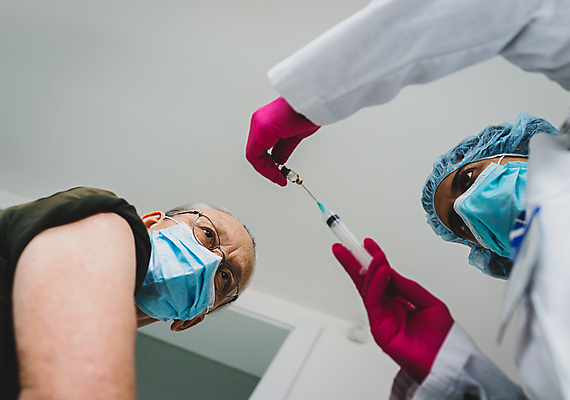 포토 JPG 해외이미지 백인 얼굴 건강 병원 주사기 가면 사람 사람없음 치료 약 건강관리 환자 간호사 의사 수술 바이러스 보호 질병 예방 감염 주사약 돌봄 백신 예방접종 예방주사 전염병 해외포토 서양인 컨셉 의학 의료기기 모션 관리 신체부위 의료진 접종 파일형식 이미지허브