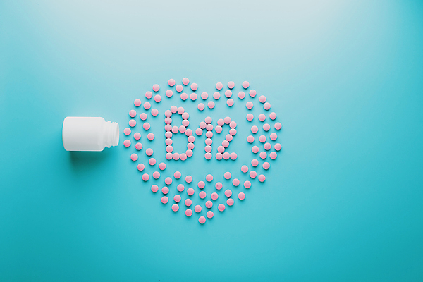 포토 JPG 해외이미지 백그라운드 컨셉 건강 사람없음 치료 알약 약 하트 파란배경 비타민 해외포토 모양 의학 파란색 영양소 파일형식 이미지허브