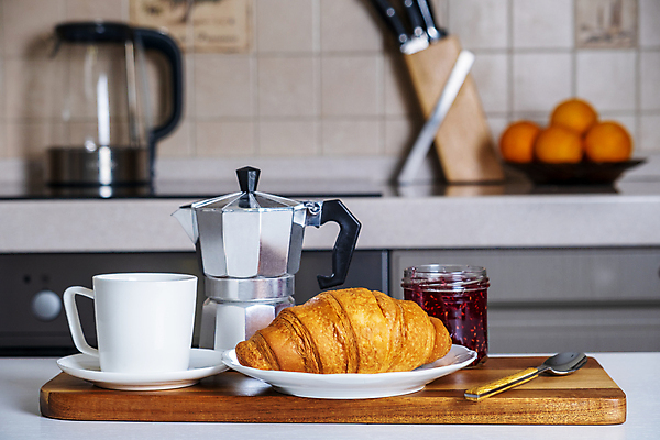 포토 JPG 해외이미지 전통 라이프스타일 커피 음료 탁자 아침 휴식 디저트 주택 건강 사람없음 목재 컵 주방 이탈리아 빵집 머그컵 껍질 기구 신선 뜨거움 분위기 달콤 맛 아침식사 편안함 잼 먹기 대륙 만들기 아로마 서빙 프랑스어 따뜻한음료 카페인 핸드메이드 맛있는 해외포토 주간 나무 문자 식기 유럽 음식 가구 컨셉 재료 모션 건물 생활 상점 식사 감각 소스_음식 파일형식 이미지허브