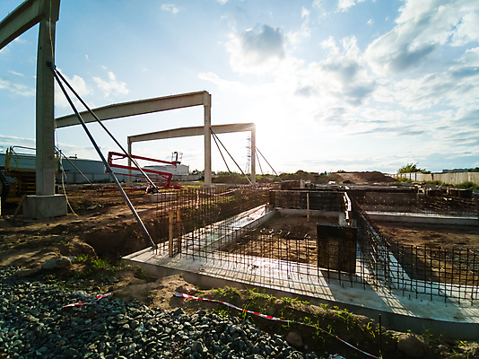 포토 JPG 해외이미지 주간 하늘 그림자 사람없음 야외 울타리 태양 건설현장 철근구조물 해외포토 자연요소 건설업 담장 구조물 파일형식 이미지허브
