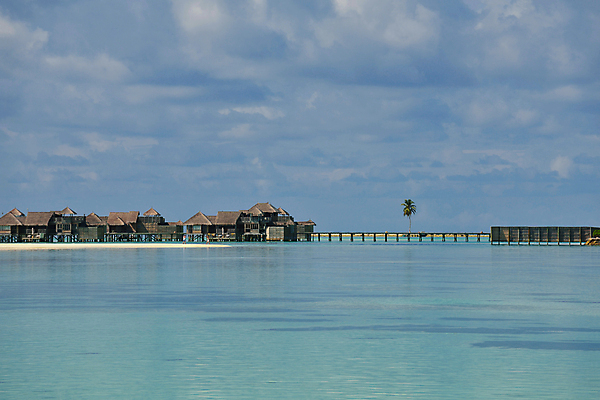 포토 JPG 해외이미지 주간 구름 바다 하늘 사람없음 야외 여름 야자수 여름풍경 휴양지 수상가옥 해외포토 자연요소 나무 계절 주택 풍경 장소 파일형식 여름_계절 이미지허브