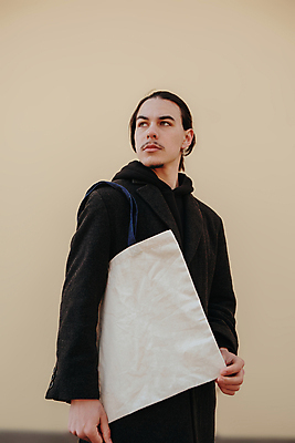 포토 JPG 해외이미지 템플릿 디자인 남자 벽 백그라운드 가방 비즈니스 텍스트 관리 한명 사람 성인 쇼핑 노란색 유행 우주 공백 재활용 흰색 직물 잡기 면 고객 심볼 에코 유기농 캔버스 내추럴 거짓 마케팅 생태학 목업 스타일 해외포토 1 웰빙 잡화 교육 컬러 모션 환경 친환경 파일형식 이미지허브