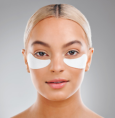 포토 JPG 해외이미지 응시 여자 얼굴 한명 성인 뷰티 아이패치 성인여자한명만 해외포토 1 시선 사람 신체부위 여자한명만 성인여자만 파일형식 이미지허브