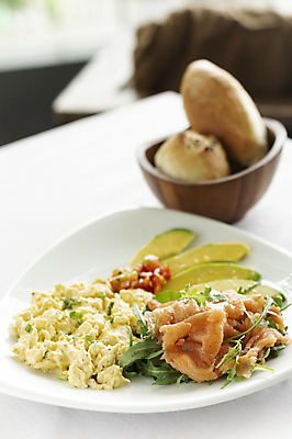 포토 JPG 해외이미지 유럽 음식 탁자 건강 스웨덴 요리 사람없음 식당 식사 신선 발표 우아함 아침식사 유기농 연어 아보카도 훈제 스칸디나비아 스크램블 스타일 세련 해외포토 웰빙 나라 가구 컨셉 과일 북유럽 어류 상점 계란요리 파일형식 이미지허브