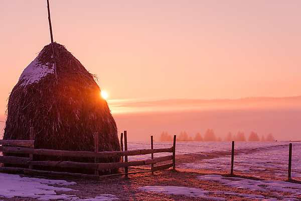 포토 JPG 해외이미지 겨울 자연 하늘 아침 파노라마 사람없음 야외 햇빛 태양 일출 추위 눈내림 해외포토 주간 자연요소 계절 눈_날씨 촬영기법 노을 생태계 파일형식 이미지허브