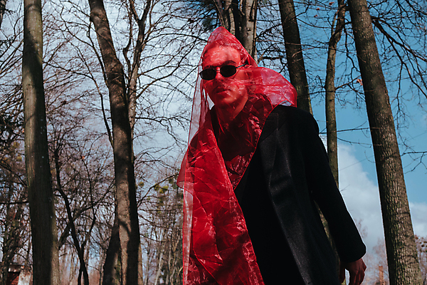 포토 JPG 해외이미지 백인 공원 남자 얼굴 백그라운드 컨셉 일러스트 성공 주택 가면 한명 안전 사람 성인 빨간색 유행 힘 고통 코트 분노 흰색 신선 수비 보호 질병 위험 망토 성직자 싸움 보여주기 반대 영웅 고립 슈퍼히어로 심각 펑크 해외포토 서양인 1 공공시설 감정 종교 컬러 의학 모션 건물 신체부위 외투 파일형식 이미지허브