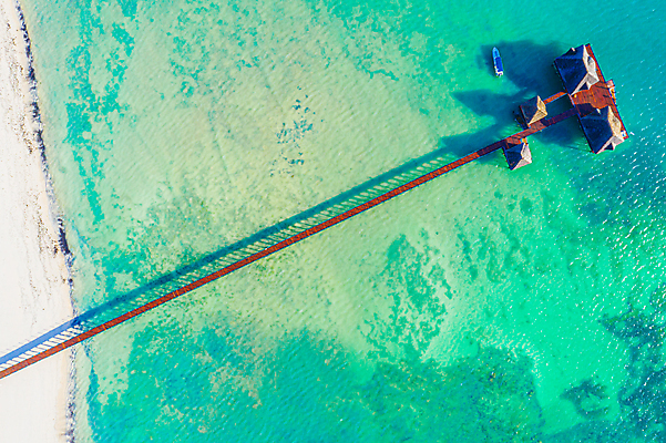 포토 JPG 해외이미지 모래 바다 섬 여행 백그라운드 건축양식 아프리카 자연 호텔 휴가 주택 안테나 손바닥 해변 사람없음 건물 목재 물 파란색 모래사장 컬러풀 야자수 일출 일몰 만 투명 고급 정상 휴양지 방파제 석호 이국적 조감도 파라다이스 해외포토 자연요소 나무 건축물 손 공공시설 건축 나라 컬러 컨셉 재료 통신 숙소 노을 장소 생태계 파일형식 이미지허브