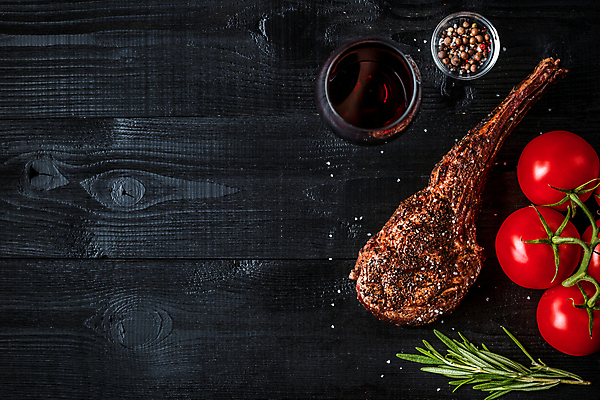 포토 JPG 해외이미지 토마토 사람없음 하이앵글 양념 바비큐 레드와인 로즈메리 나무탁자 소갈비 해외포토 음식 뷰포인트 채소 탁자 와인 소고기 허브 파일형식 이미지허브