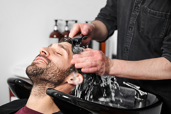 포토 JPG 해외이미지 직업 라이프스타일 헤어스타일 손 남자 얼굴 청소년 휴식 수염 실내 사람 성인 두명 치료 물 뷰티 머리 유행 상점 젖음 업무 고급 닫기 씻기 빨래 미용사 이발 고객 서비스 싱크대 머리장식 샴푸 몸단장 이발소 돌봄 스타일리스트 이발사 스타일 힙스터 해외포토 자연요소 패션 컨셉 가사 의학 모션 내부 생활 신체부위 장식 위생용품 청결 작업 뷰티샵 개수대 파일형식 이미지허브